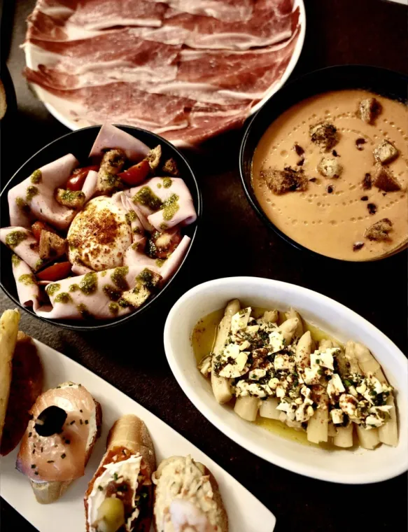 Les pintxos : les tapas du Pays Basque, Biarritz, SOTOA