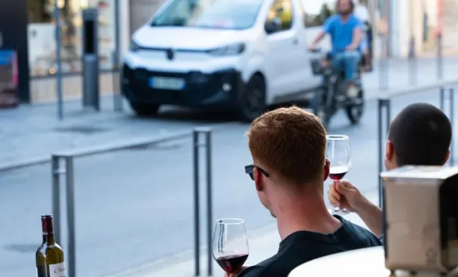 Passer un bon moment autour d'un verre de vin à Biarritz, Biarritz, SOTOA