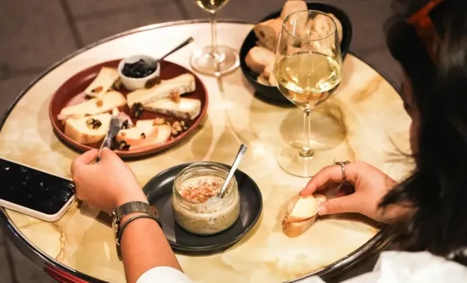 Passer un bon moment autour d'un verre de vin à Biarritz, Biarritz, SOTOA